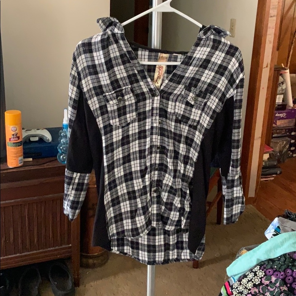 Hooded shirt